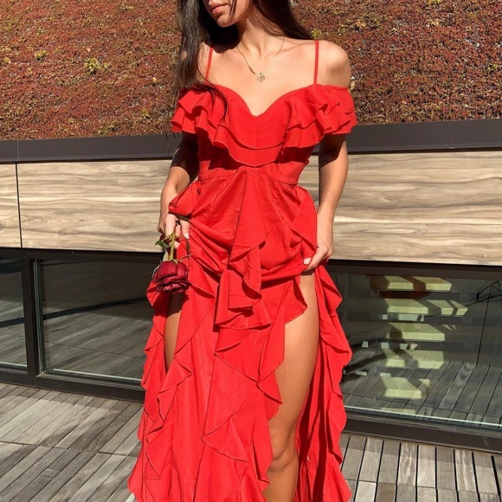 NWT PLT cold shoulder ruffle salsa maxi dress